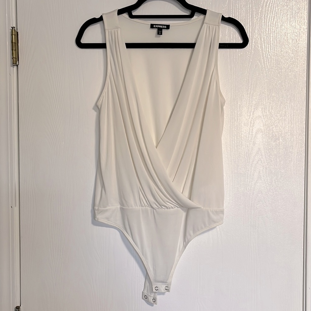 Low cut cream Express body suit